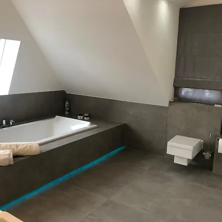 Outstanding 9 Bedroom With Pool In 빌라