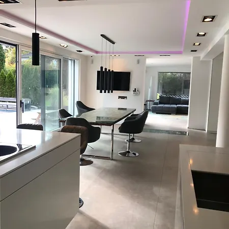 Outstanding 9 Bedroom With Pool In 빌라 뮌헨